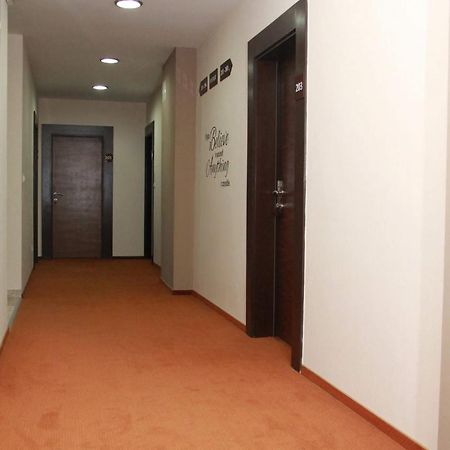 Hotel Oaza Конич Екстериор снимка