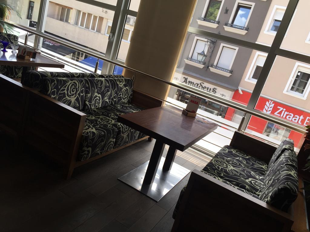 Hotel Oaza Конич Екстериор снимка