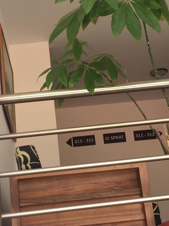 Hotel Oaza Конич Екстериор снимка