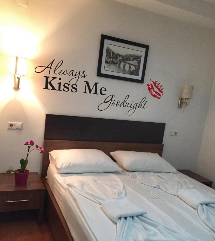 Hotel Oaza Конич Екстериор снимка