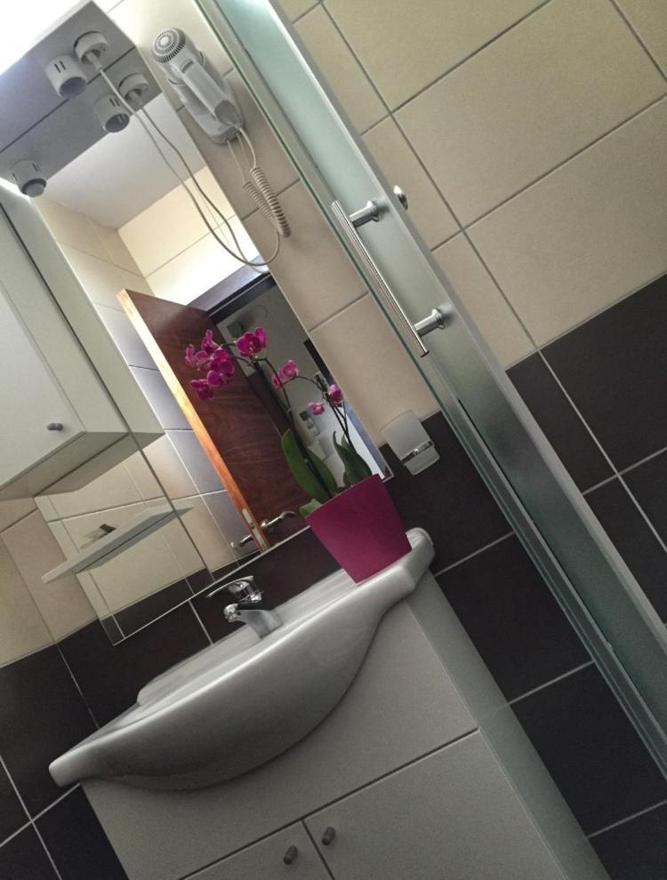 Hotel Oaza Конич Екстериор снимка