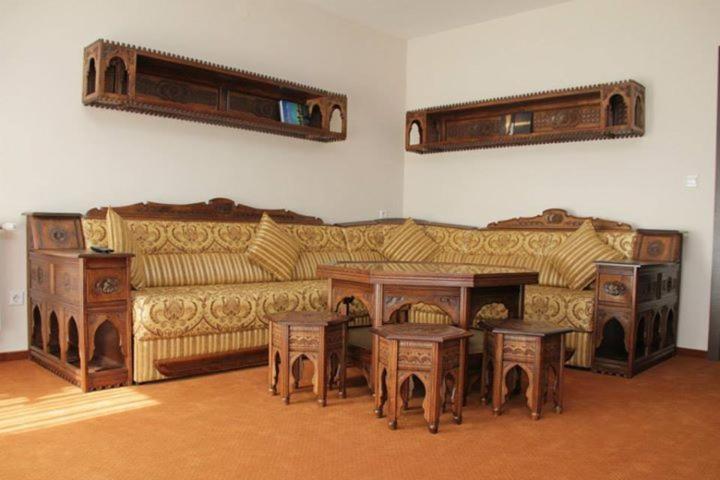 Hotel Oaza Конич Екстериор снимка