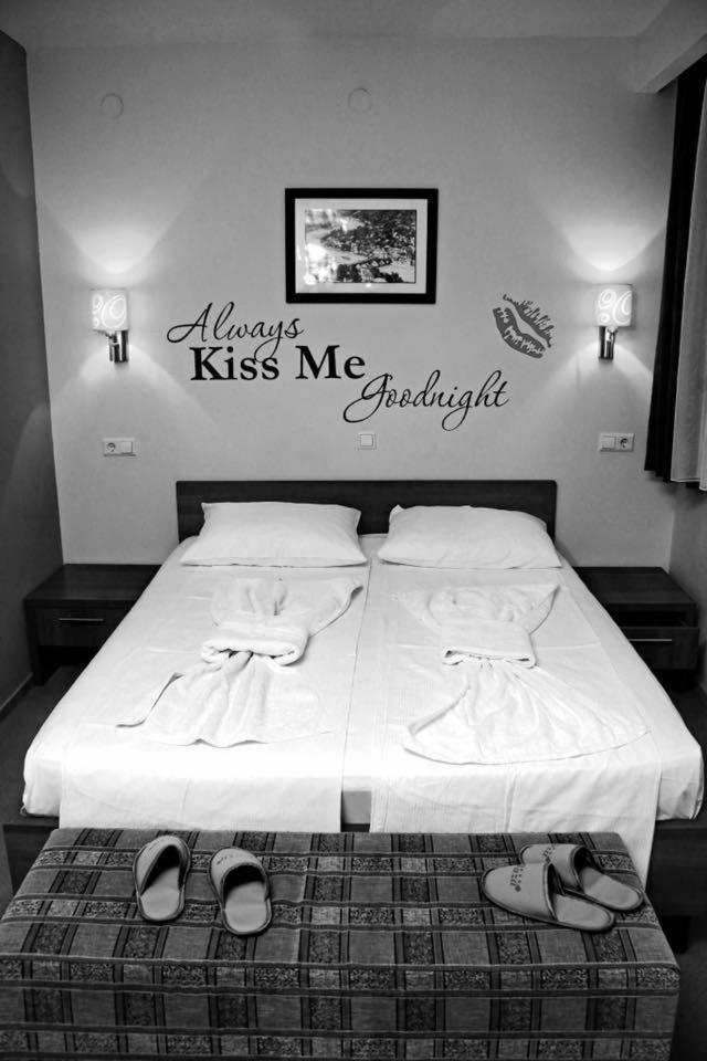 Hotel Oaza Конич Екстериор снимка