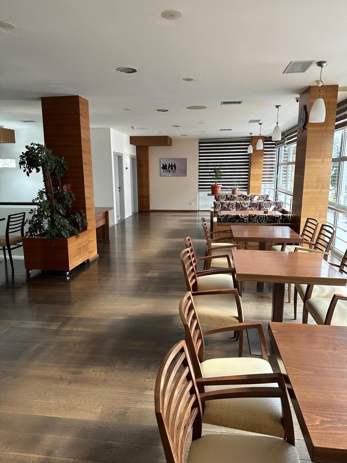 Hotel Oaza Конич Екстериор снимка