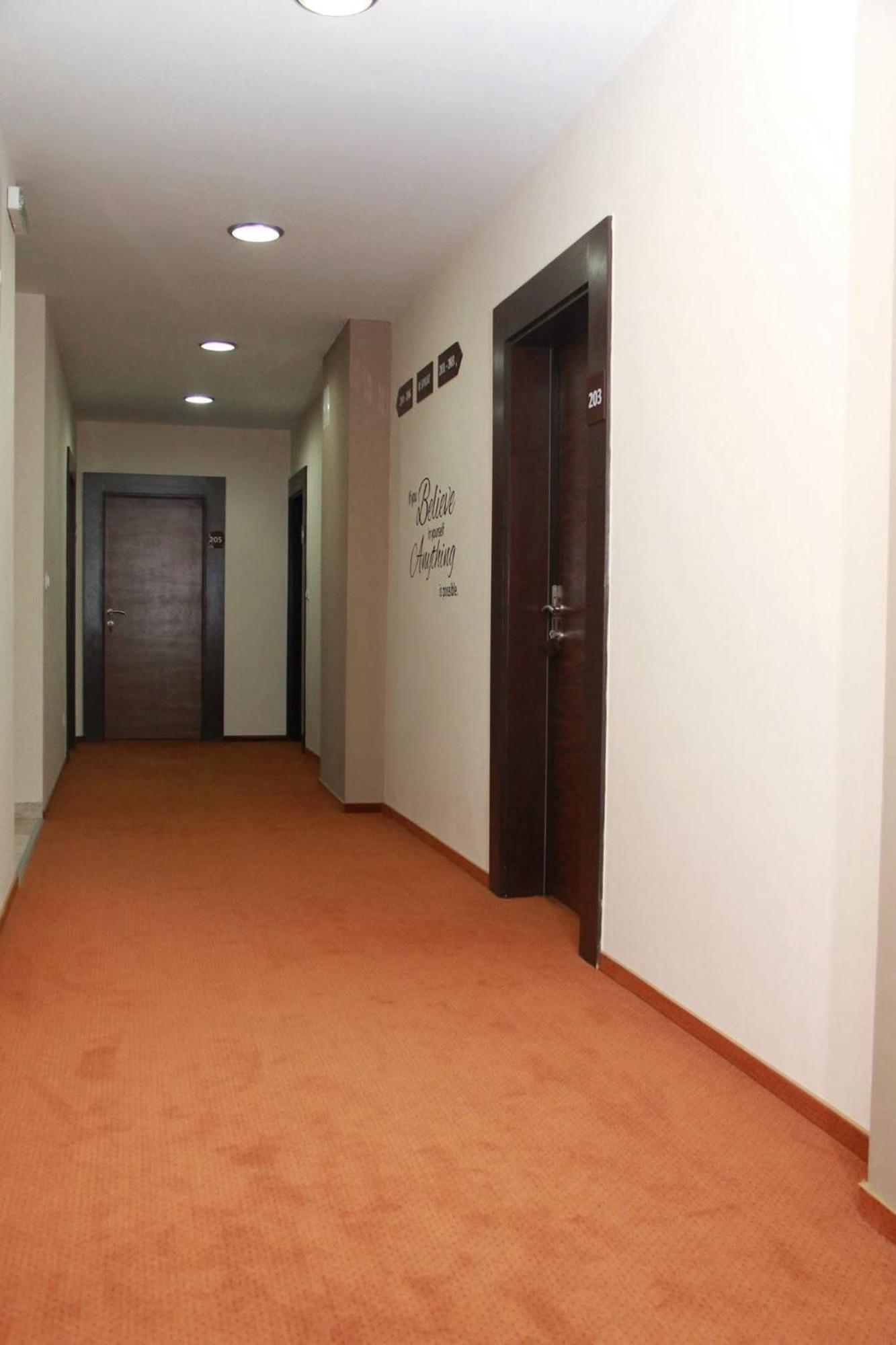Hotel Oaza Конич Екстериор снимка