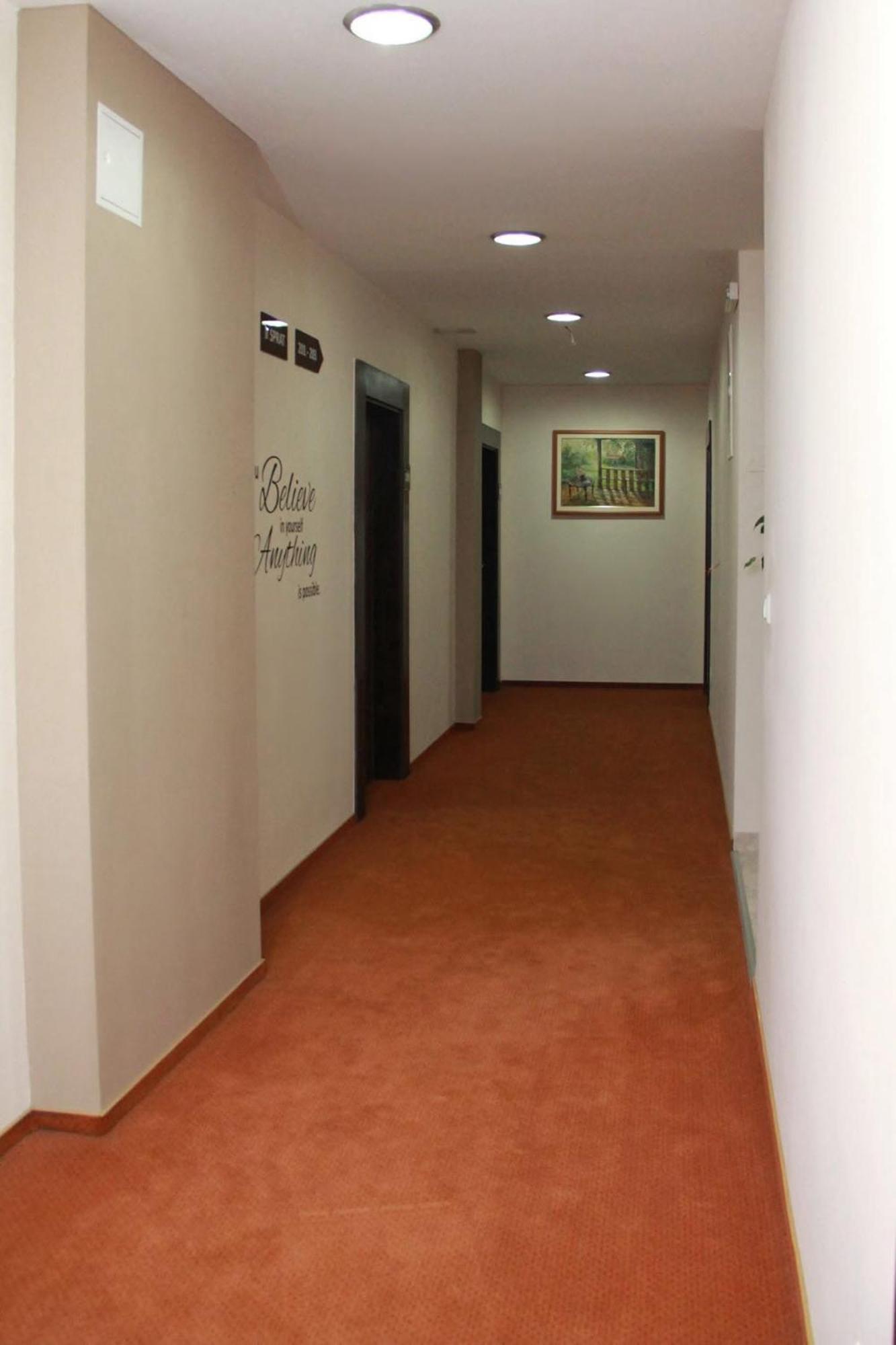 Hotel Oaza Конич Екстериор снимка
