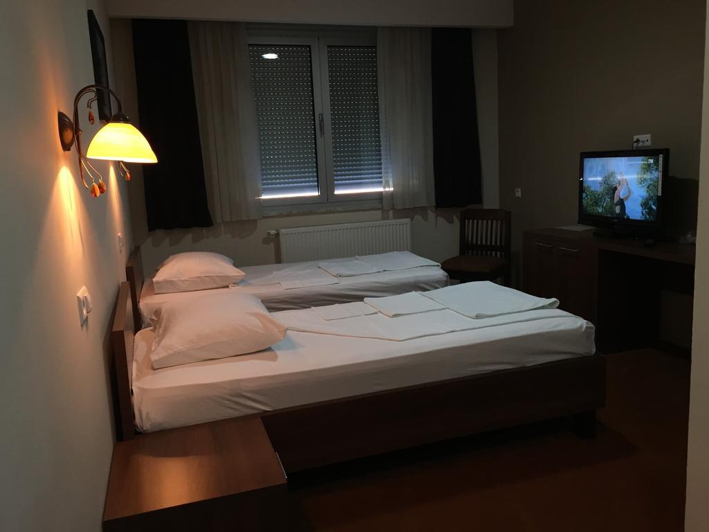 Hotel Oaza Конич Екстериор снимка