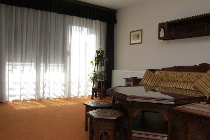 Hotel Oaza Конич Екстериор снимка