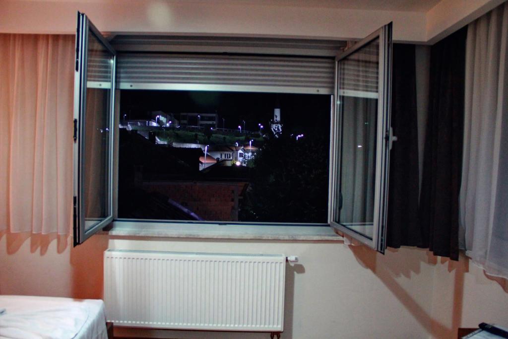 Hotel Oaza Конич Екстериор снимка